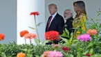 Perdana Menteri India Narendra Modi didampingi Presiden Donald Trump dan istrinya Melania Trump saat kunjungannya di Gedung Putih, Washington (26/6). (AP Photo/Susan Walsh)