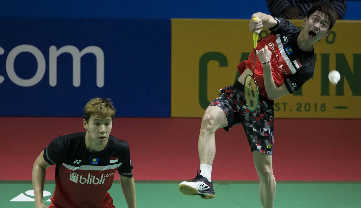 Aksi ganda putera Indonesia, Kevin Sanjaya / Marcus Gideon saat menghadapi Li Junhui/Liu Yuchen pada semifinal Indonesia Open 2019. ( Bola.com/Peksi Cahyo )