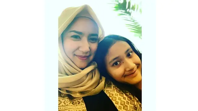 Kini Risma kerap menghabiskan waktu bersama sang buah hati.