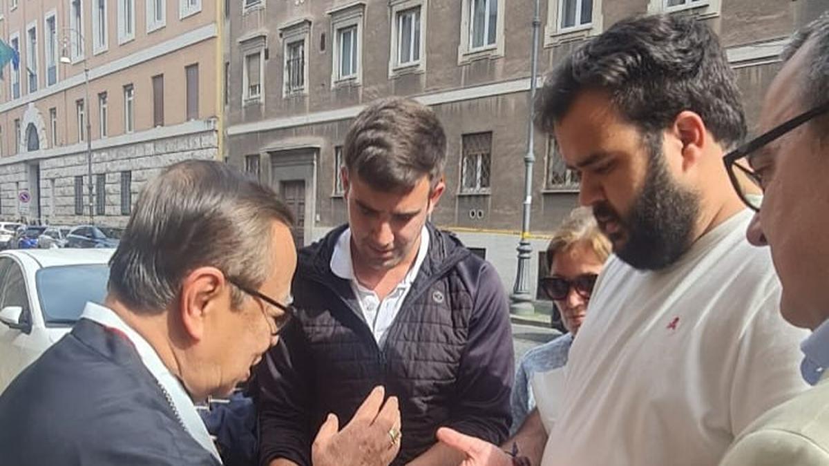 Kardinal Suharyo di Vatikan Siap Pilih Paus Baru, Ramah Sapa Warga dan Diserbu Wartawan