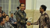 Presiden Jokowi dan Glenn Fredly (Liputan6.com/Faisal Fanani)