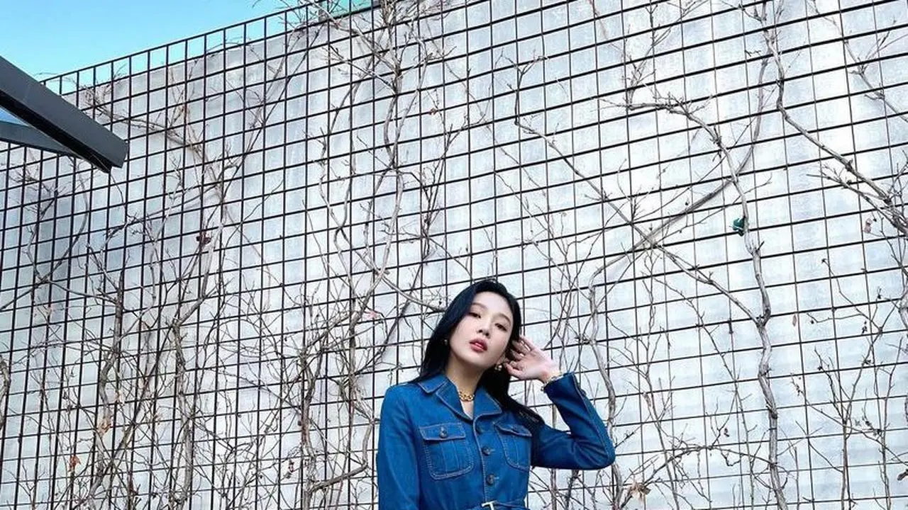 11 Inspirasi OOTD Kantor ala Seleb Korea, Stylish saat Tampil Formal