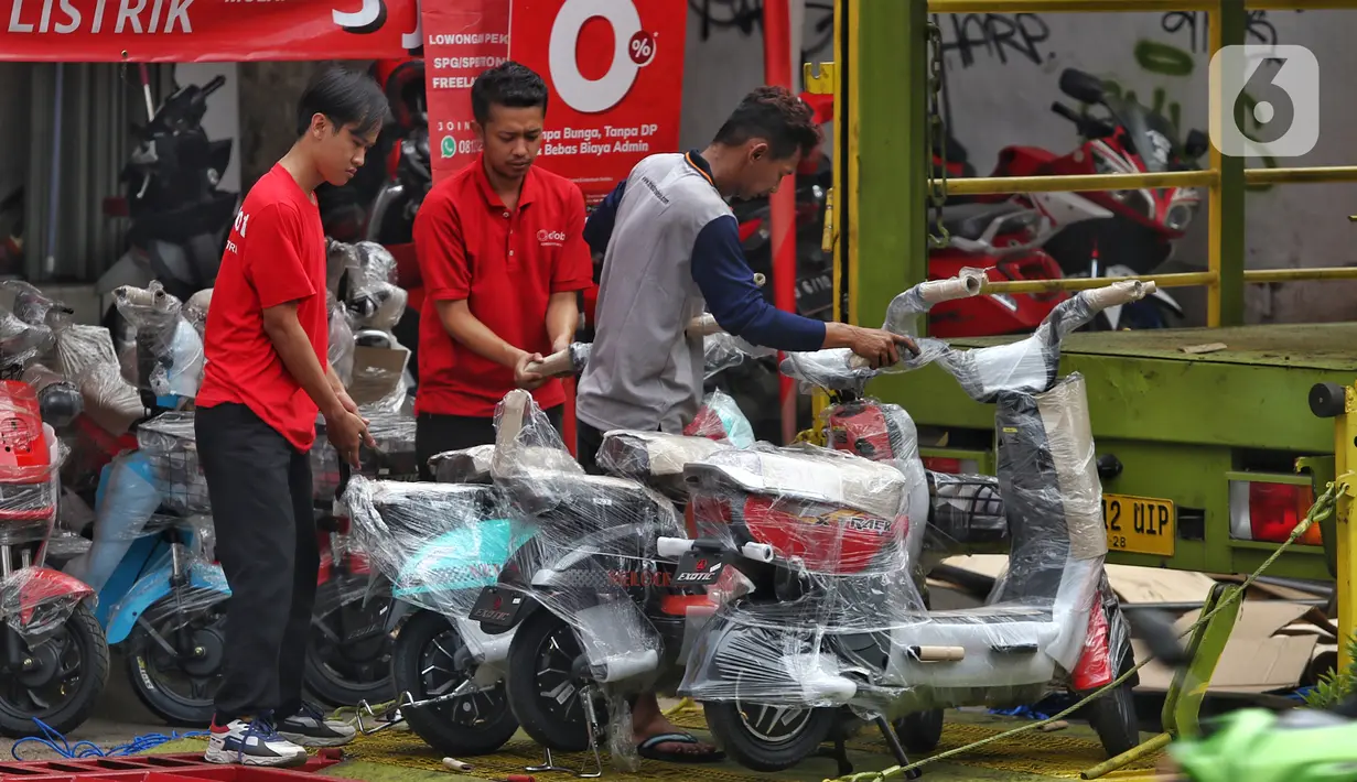 Penjualan sepeda listrik juga terus bertambah, lantaran adanya APM yang juga berfokus memproduksi sepeda listrik. (Liputan6.com/Angga Yuniar)