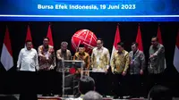 Seremoni penerbitan efek beragun aset syariah berbentuk Surat Partisipasi (EBAS-SP) bernama EBAS-SP-SMF-BRIS01 yang pertama di Indonesia, Senin (19/6/2023). &nbsp;(Foto: BEI)