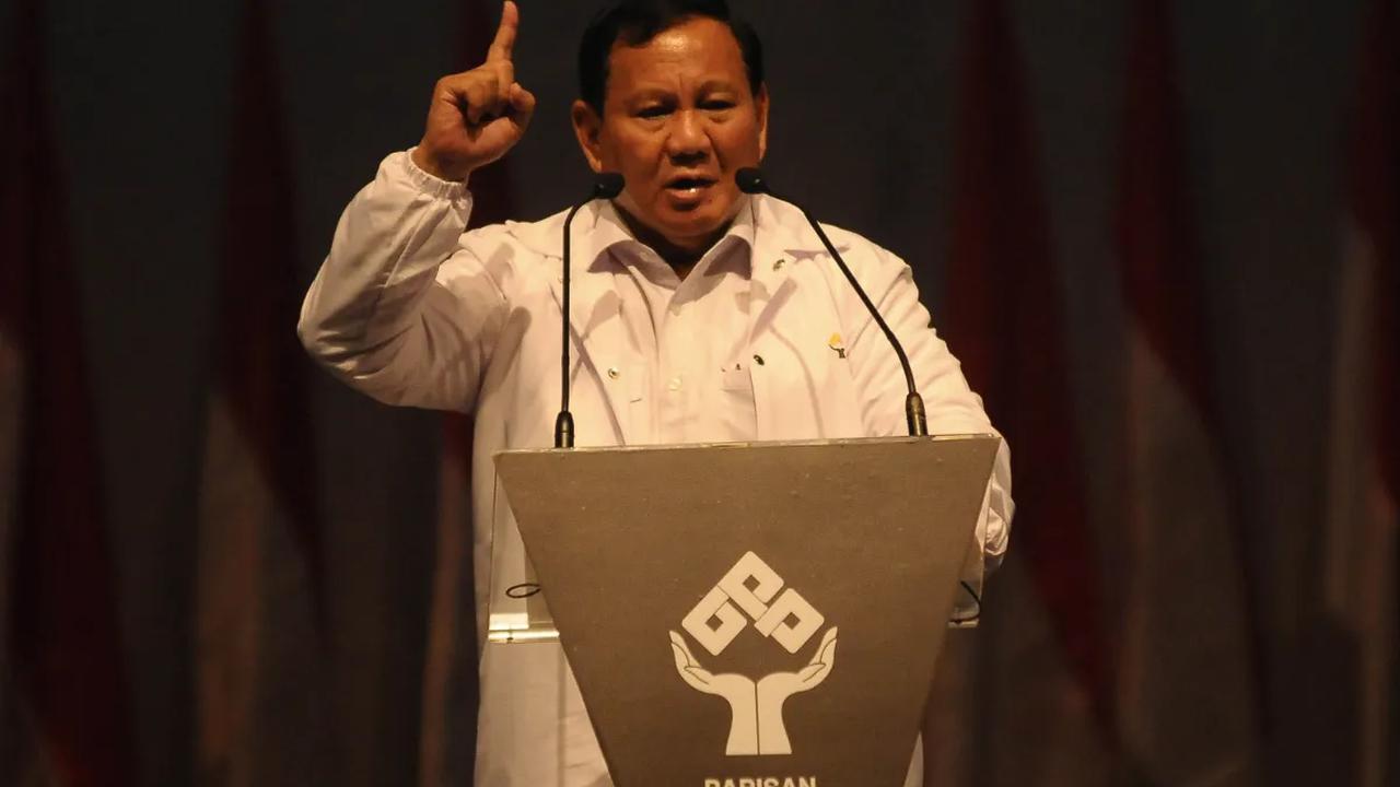 Prabowo kemudian mengutarakan keinginannya agar Gerindra dan Demokrat terus berada dalam koalisi yang sama, yakni Koalisi Indonesia Maju (KIM).<br>