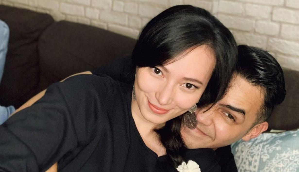 Asmirandah Hamil Anak Pertama Setelah 7 Tahun Menikah - Page 1 - News