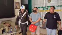 Drama Penangkapan Eks Kades Pesawaran: Sempat Lawan Petugas, Buron Kasus Korupsi BUMDes Ditangkap