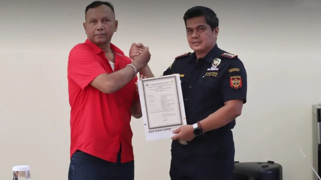 Bea Cukai Jember memberikan izin dan pelayanan nomor pokok pengusaha barang kena cukai (NPPBKC) kepada dua pengusaha pabrik hasil tembakau. (Istimewa)
