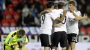 Para pemain Jerman merayakan gol ke gawang Republik Ceska pada laga Grup C kualifikasi Piala Dunia 2018 di Plzen, Republik Ceska (1/9/2017). Jerman menang 2-1. (AP/Petr David Josek)