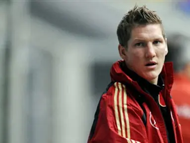 Bastian Schweinsteiger arrives for a training session on October 8, 2008 at LTU Arena stadium in Duesseldorf. The German team prepares for a World Cup qualifying match against Russia to take place on October 11, 2008. AFP PHOTO/VOLKER HARTMANN