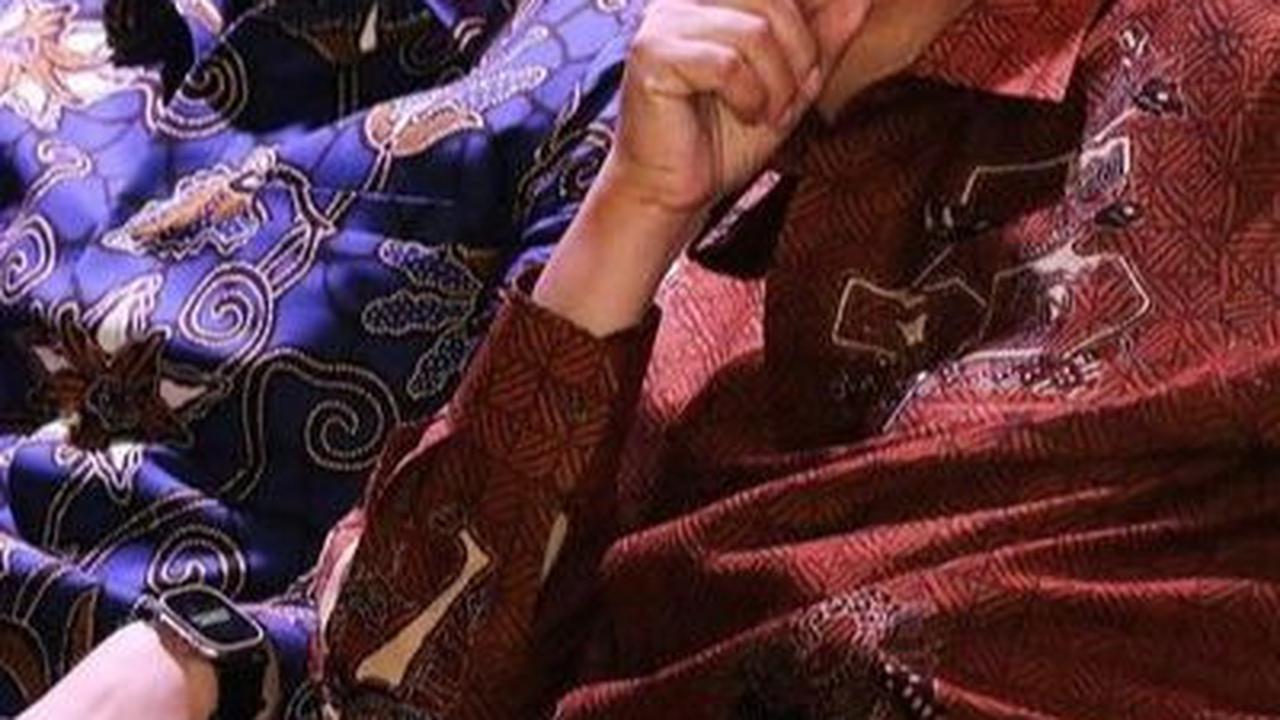 Selain ayahnya yakni SBY, sang kakek juga bukanlah orang sembarangan. Kakek AHY dari pihak ibu yaitu Jenderal TNI (HOR.) (Purn.) Sarwo Edhie Wibowo.<br>