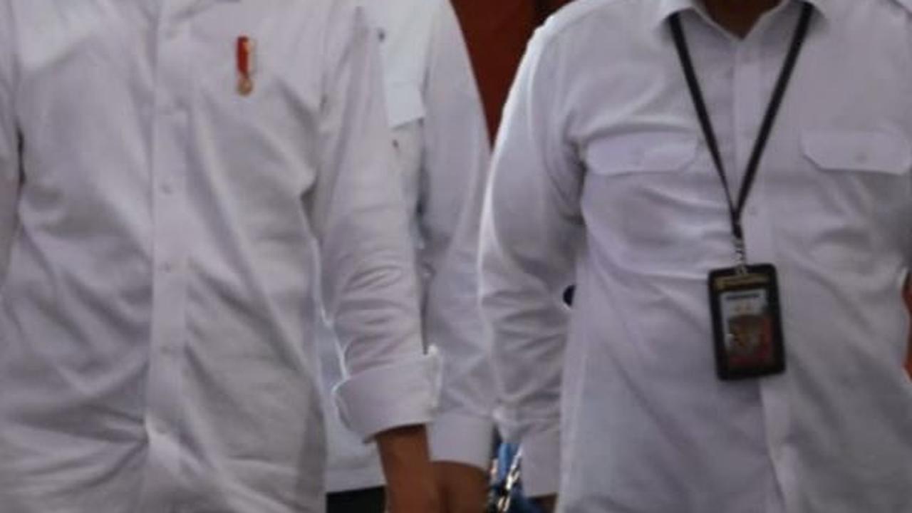 Presiden Jokowi dan Dirut Bulog Serahkan Bantuan Pangan Di Sumatera Barat