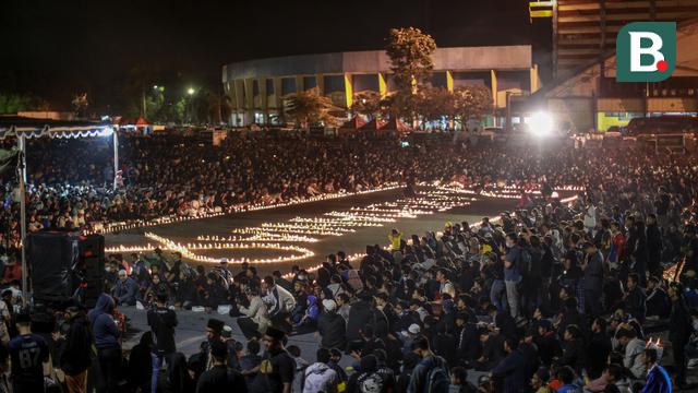 Foto: Gelar Doa Bersama, Ribuan Masyarakat Penuhi Stadion Kanjuruhan