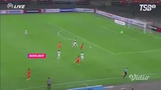 Berita video highlights laga pertama Grup B Piala AFF 2018 antara Singapura melawan Timnas Indonesia yang berakhir dengan skor 1-0 di National Stadium Singapura, Jumat (9/11/2018).