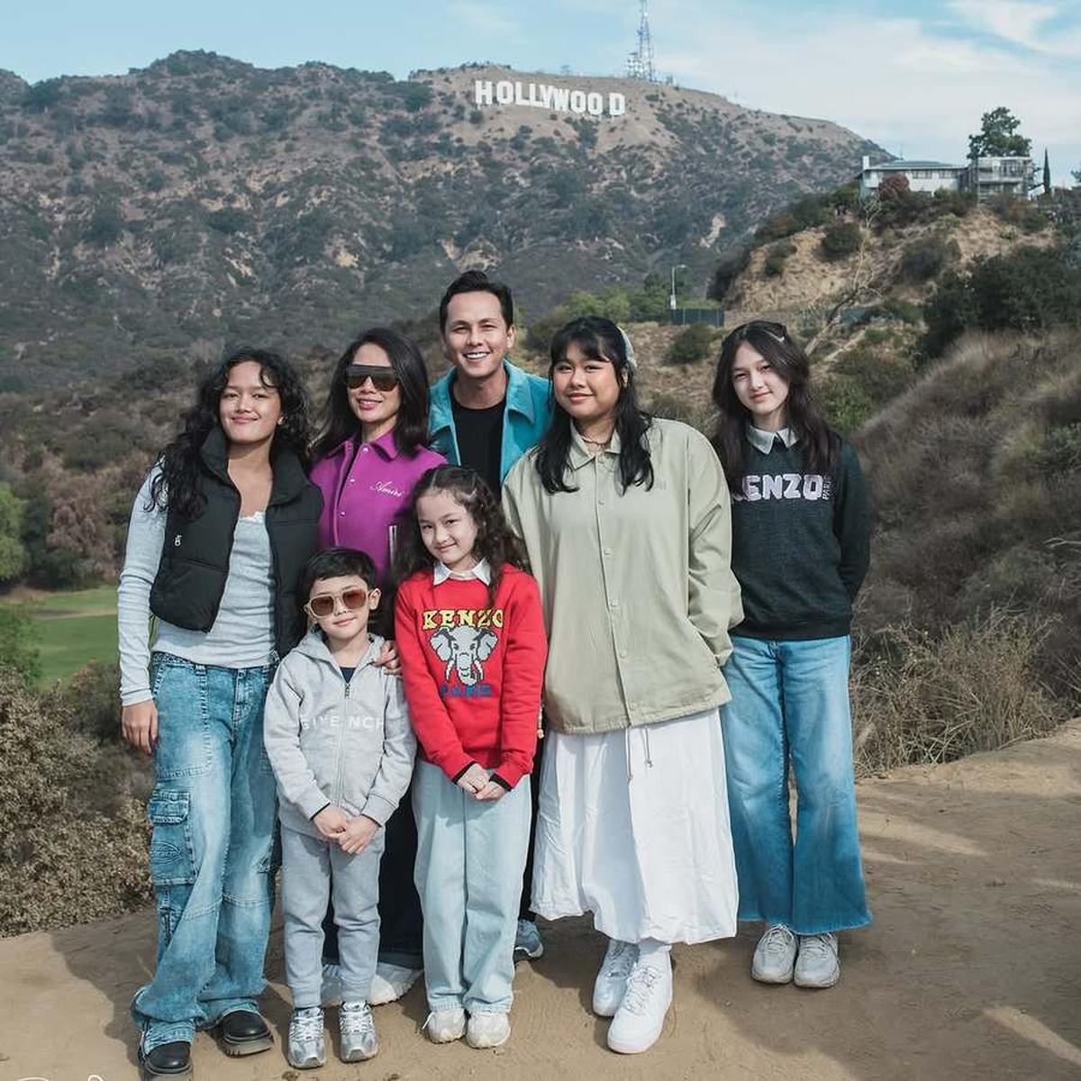 8 Potret Bahagia Andhika Pratama Boyong Keluarga Liburan ke Los Angeles, Ussy Sulistiawaty: Hampir Gagal