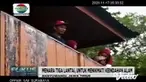Banteng-banteng liar yang sedang mencari makan di padang rumput seluas 80 hektar ini, menjadi pemandangan yang menakjubkan. Pengelola taman nasional telah menyediakan fasilitas khusus berupa menara 3 lantai untuk melihat panorama.