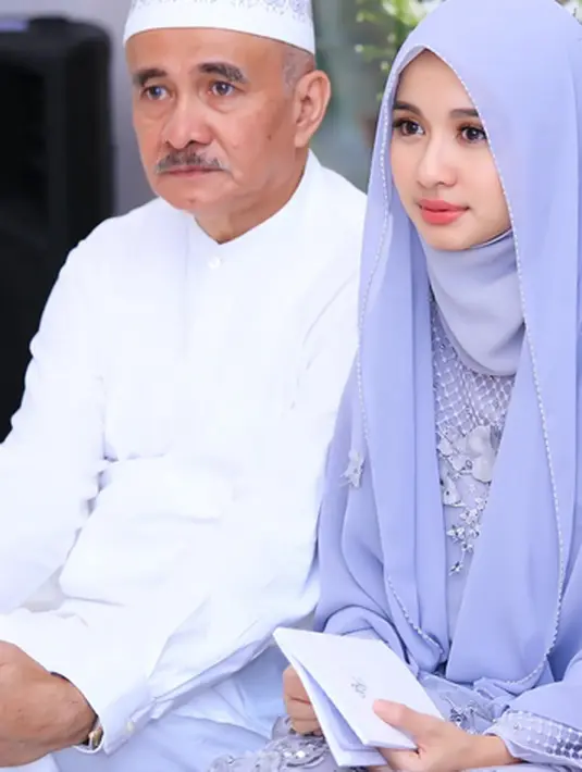 "Saya boleh berencana tapi Allah yang menentukan. Dan ini adalah perjalanan hidup saya yang Allah atur. Proses demi proses selalu saya syukuri dan nikmati. Terimakasih ya Allah," lanjut perempuan kelahiran Bandung 29 tahun. (Instagram/laudyacynthiabella)