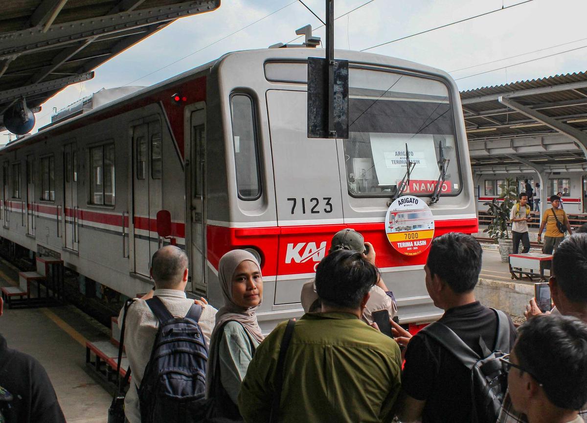 FOTO: Arigato KRL,  Perjalanan Terakhir Kereta Legendaris Eks Jepang di Jabodetabek