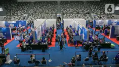 Suasana Sentra Vaksinasi Bersama COVID-19 di Istora Senayan, Jakarta, Senin (15/3/2021). Kementerian BUMN menggelar Sentra Vaksinasi Bersama COVID-19 bagi lansia untuk mendorong percepatan program vaksinasi nasional demi mencapai target satu juta vaksin per bulan. (Liputan6.com/Faizal Fanani)
