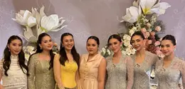 Istri Al Ghazali itu tampak menghadiri acara pernikahan sahabatnya meski baru dua minggu melahirkan buah hati pertamanya, Baby Soleil. [@alyssa.daguise].