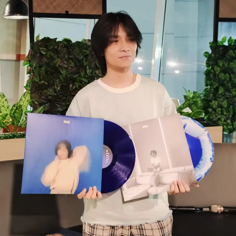 Sukses dengan Album Digital dan Kaset, Weda Mauve Rilis Album Denial versi Vinyl