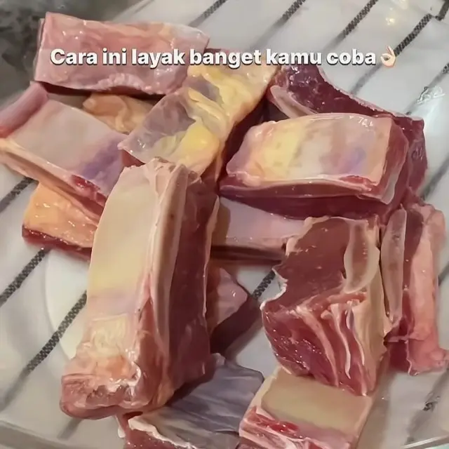 Hanya Butuh 7 Menit, Begini Trik Cairkan Daging Beku Tetap Higienis Tanpa Perlu Dipanaskan