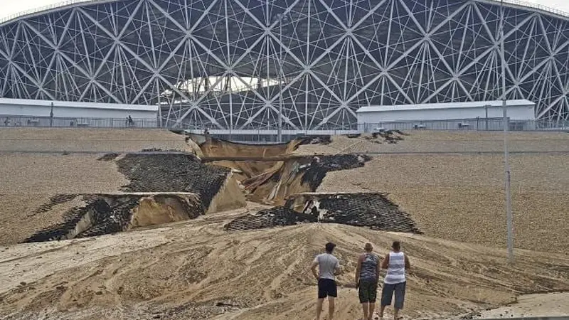 Kerusakan terjadi di beberapa stadion yang menjadi lokasi penyelenggaraan Piala Dunia 2018 di Moskow, Rusia (AFP/Ilia Varlamov)