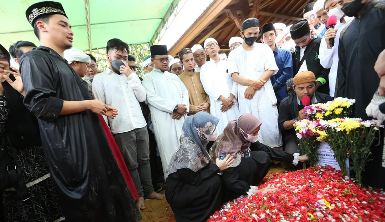 Pemakaman Ameer Azzikra (Budy Santoso/Kapanlagi.com)