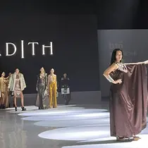Dua pesohor Tanah Air, Atiqa Hasiolan dan Randy Pangalila tampil sebagai muse di perhelatan Indonesia Fashion Week (IFW) 2025 hari ke-4 di Jakarta International Converence Centre (JICC), Jumat (30/5/2025). (Dok: Liputan6.com/dyah)