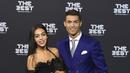 Cristiano Ronaldo berfoto bersama kekasihnya, Georgina Rodriguez dan anaknya Cristiano Ronaldo Jr usai menerima The Best FIFA Men's Player of 2016 Award pada ajang The Best FIFA Football Awards 2016  di Zurich, (9/1/2017). (AFP/Michael Buholzer)
