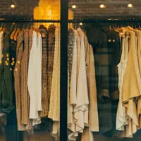 Industri fast fashion sangat berdampak pada kehidupan dan lingkungan. Apa saja dampaknya? | unsplash.com-Hannah Morgan
