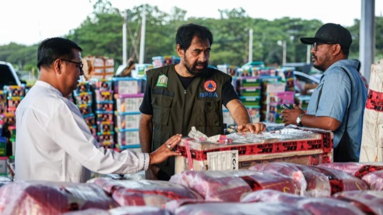 Mualem Terima Laporan 80 Ton Bantuan Logistik untuk Korban Banjir di Aceh Tengah Hilang