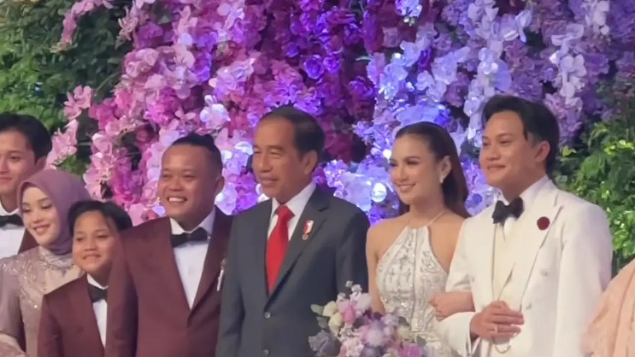 Presiden Jokowi dan Ibu Negara Iriana Hadiri Resepsi Pernikahan Rizky Febian dan Mahalini
