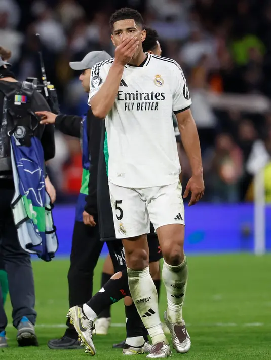 Tampil percaya diri, Real Madrid mengambil inisiatif serangan sejak awal pertandingan. (Pierre-Philippe MARCOU/AFP)