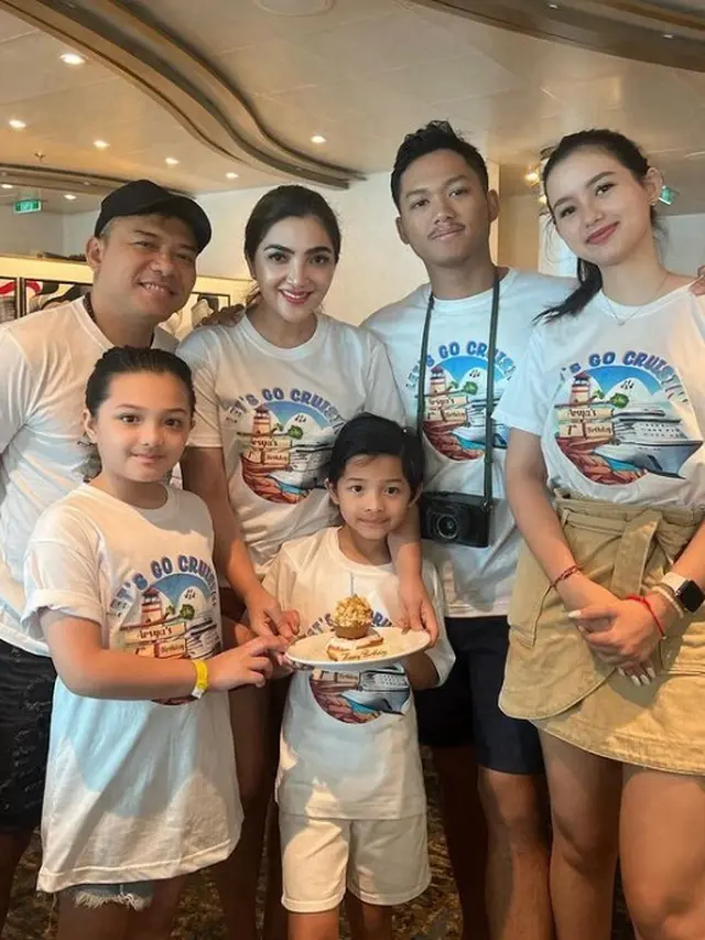 Ashanty dan keluarga naik cruise mewah (Instagram/ashanty_ash)