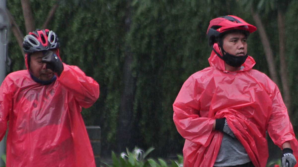 Prakiraan Cuaca Hari Ini Sabtu 17 Januari 2026: Hujan Ringan hingga Sedang Guyur Jakarta dan Sekitarnya