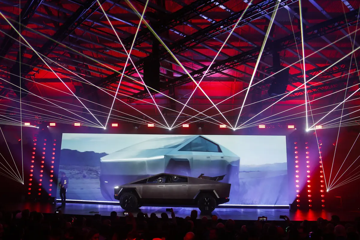 Tesla Perkenalkan Truk Pikap Listrik Canggih
