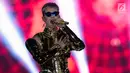 Penyanyi Katy Perry saat membawakan lagu pada konsernya bertajuk Witness: The Tour di ICE BSD, Tangerang Selatan, Sabtu (14/4). Konser Witness merupakan konser ketiga Katy Perry di Indonesia. (Liputan6.com/Faizal Fanani)