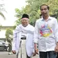 Bakal calon presiden Joko Widodo atau Jokowi (kanan) dan KH Ma'ruf Amin (tengah) saat tiba di RSPAD Gatot Subroto, Jakarta, Minggu (12/8). Jokowi mengenakan kemeja unik bertuliskan 'Bersih, Merakyat, Kerja Nyata'. (Merdeka.com/Iqbal Nugroho)