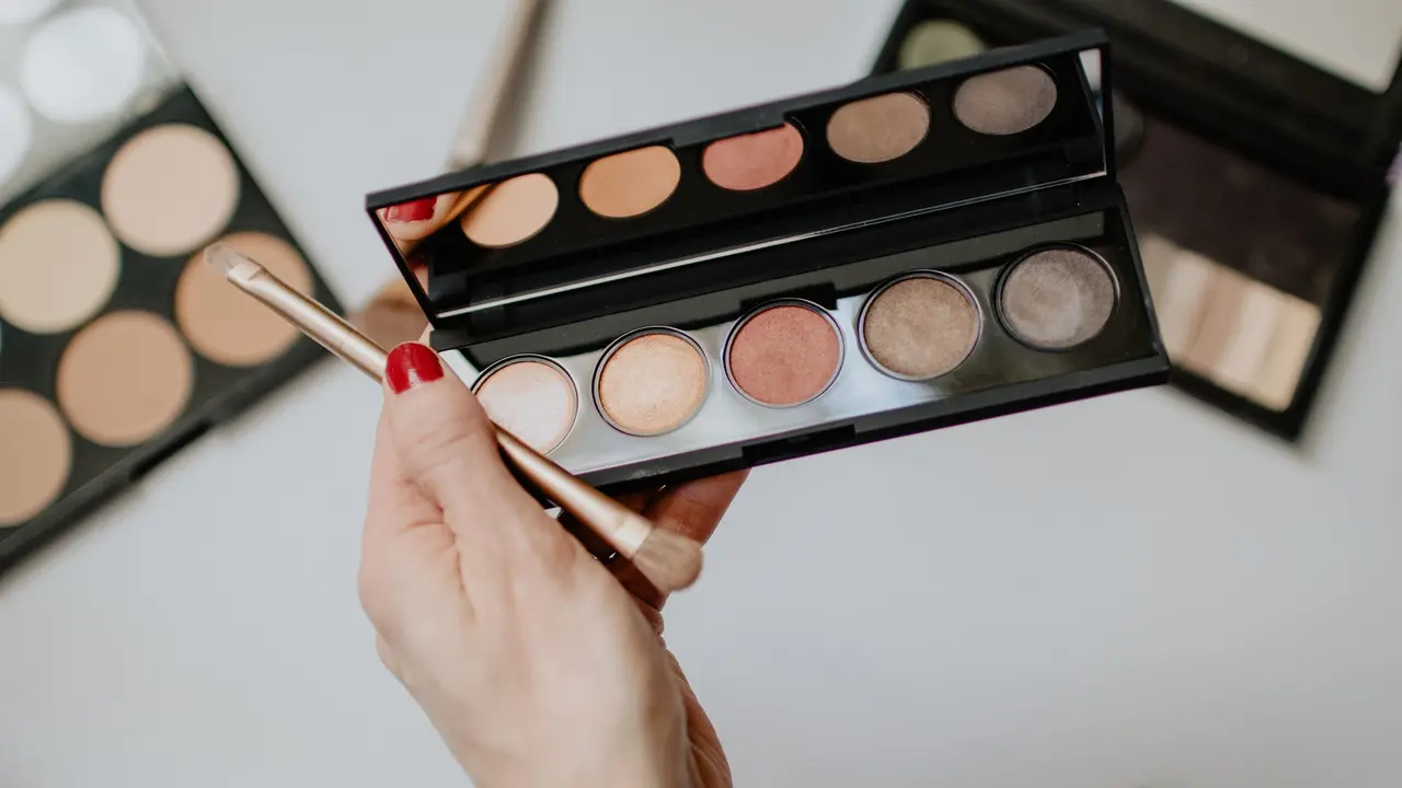 Ilustrasi Makeup