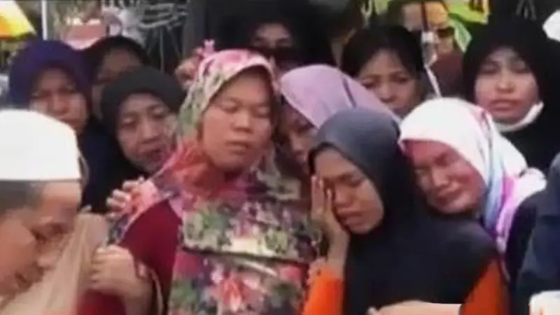 VIDEO: Pemakaman Feby di Batam Diwarnai Tangis Teman