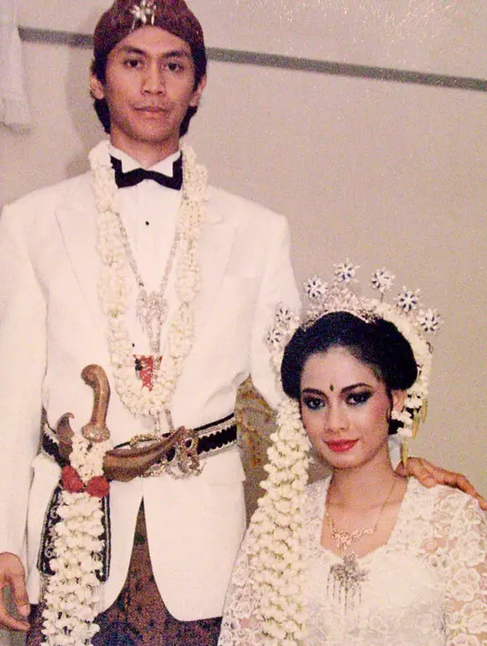 Addie MS memposting momen pernikahannya dengan Memes. Pasangan ini menikah pada 13 September 1987.(Liputan6.com/IG/@addiems999)