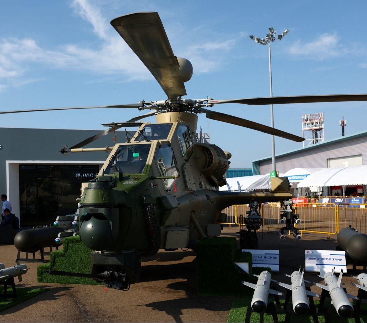 Helikopter serang Z-10 buatan China untuk pertama kalinya muncul di luar negara asalnya. Alutsista tempur udara itu dipamerkan di ajang Singapore Airshow yang berlangsung pada 20-25 Februari 2024.&nbsp;REUTERS/Edgar Su