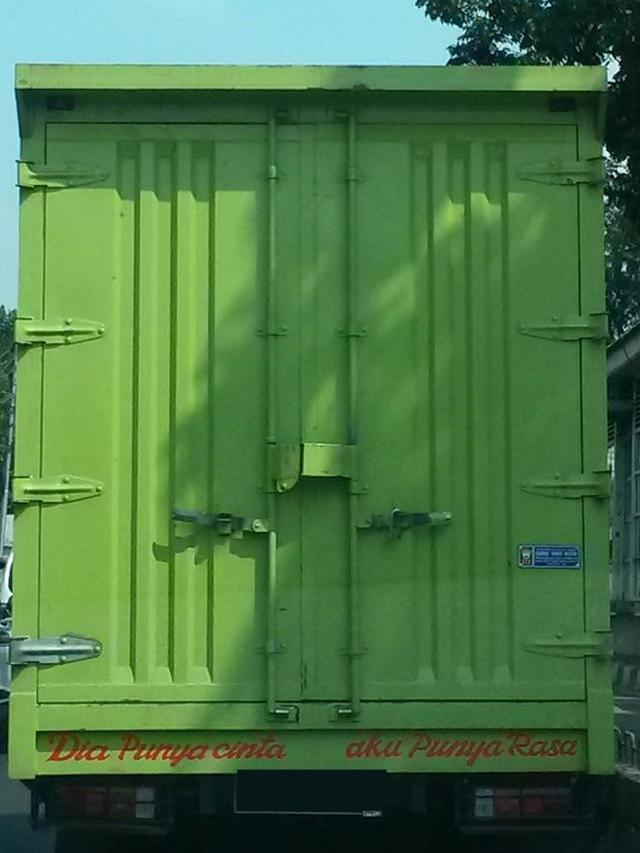Tulisan Galau di Bak Truk