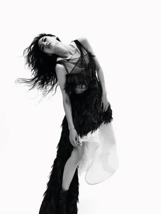 Tampilan fotonya begitu memukau hadirkan gaya high fashion yang menjanjikan.  [Foto: Instagram/ELLE USA]