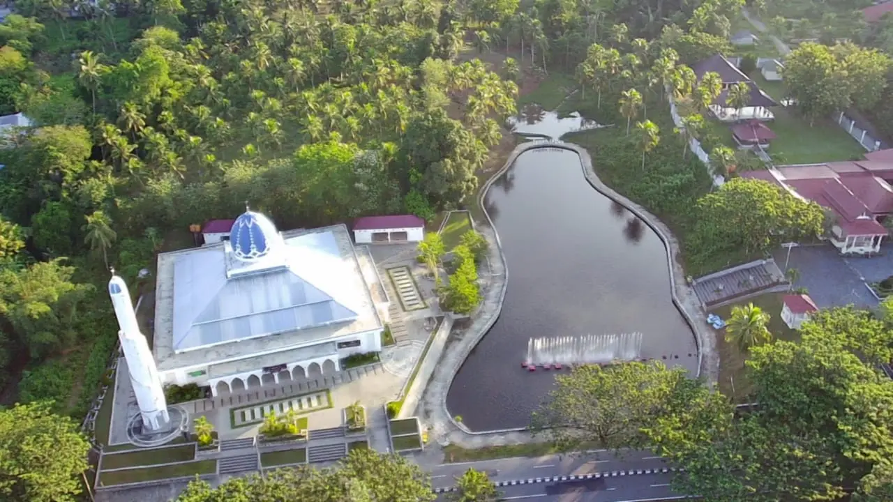 Penampakan Taman Taqwa dan Masjid baitul haq Islamic Center (Foto:Arfandi Ibrahim/Liputan6.com)