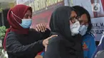 Mantan artis cilik, Ratna Fairuz Albar atau Iyut Bing Slamet dihadirkan dalam kasus dugaan penyalahgunaan narkoba di Mapolres Jakarta Selatan, Sabtu (5/12/2020). Polisi menangkap Iyut Bing Slamet pada Kamis, 3 Desember 2020 malam di rumahnya di kawasan Johar. (Liputan6.com/Herman Zakharia)