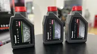 Motul Indonesia hadirkan tiga varian pelumas mesin untuk sepeda motor Kawasaki. (Liputan6.com/Septian Pamungkas)