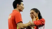 Kekasihnya Qin Kai yang juga atlet Olimpiade loncat indah melamarnya saat ia hendak beranjak dari podium.