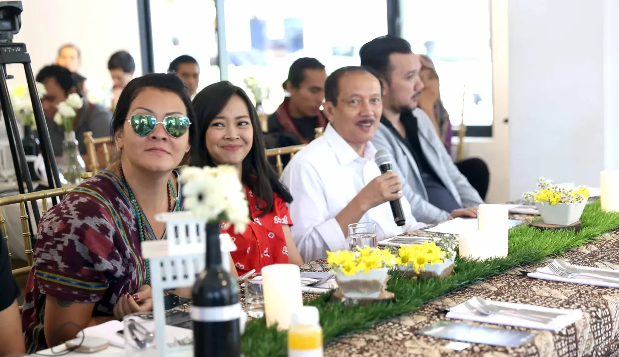 Meski terkena penyakit yang tergolong berbahaya, Melanie Subono tetap melakukan aktivitasnya. Selain itu, melakukan hal-hal positif yang bermanfaat bagi orang lain. (Nurwahyunan/Bintang.com)